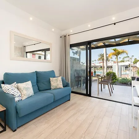 Dom wakacyjny Luxury Poolside