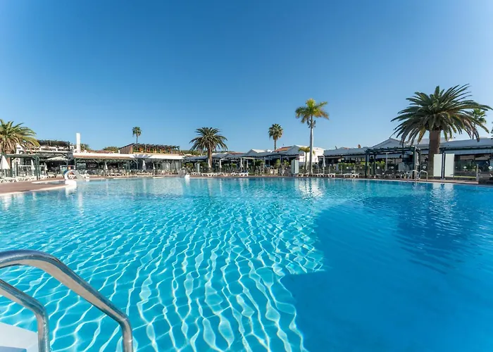 Luxury Poolside *