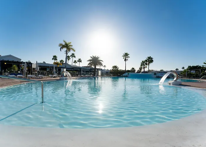Luxury Poolside *