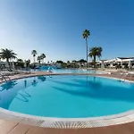 Luxury Poolside *