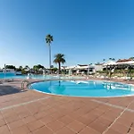 Luxury Poolside Dom wakacyjny