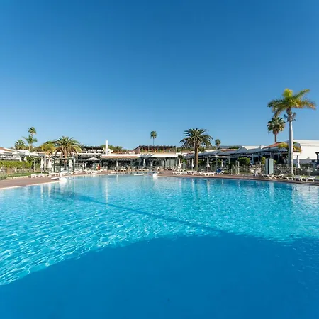 Luxury Poolside Μασπαλόμας