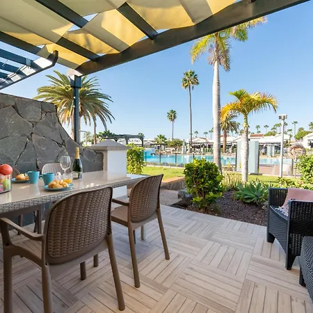 Luxury Poolside Holiday home *