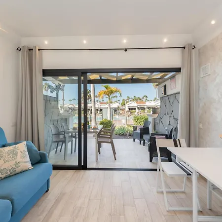 Vakantiehuis Luxury Poolside *