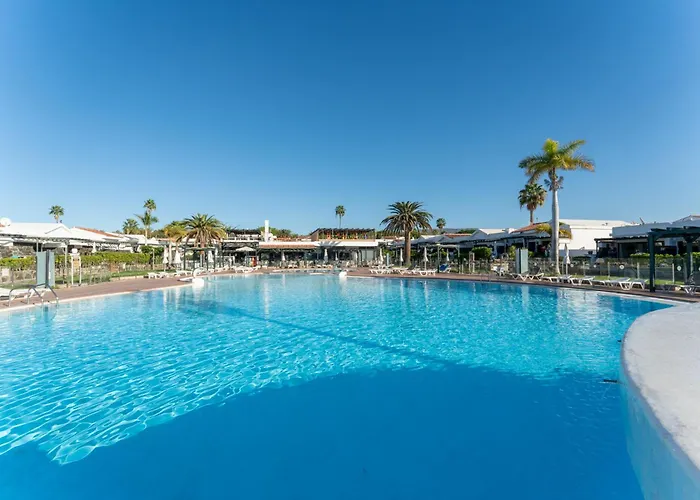 Luxury Poolside Μασπαλόμας