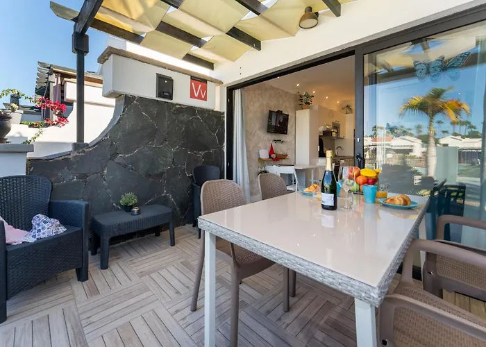 Luxury Poolside Μασπαλόμας