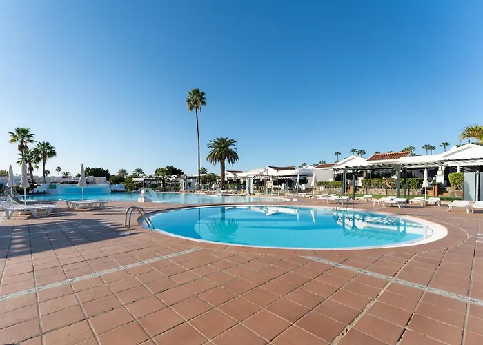 Luxury Poolside Дом отдыха
