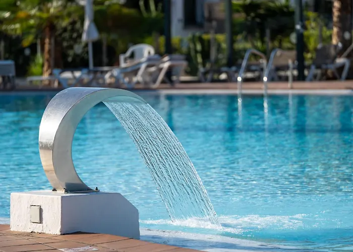 Luxury Poolside Σπίτι διακοπών *