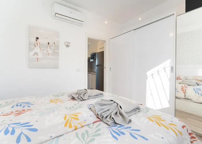 Luxury Poolside Σπίτι διακοπών *