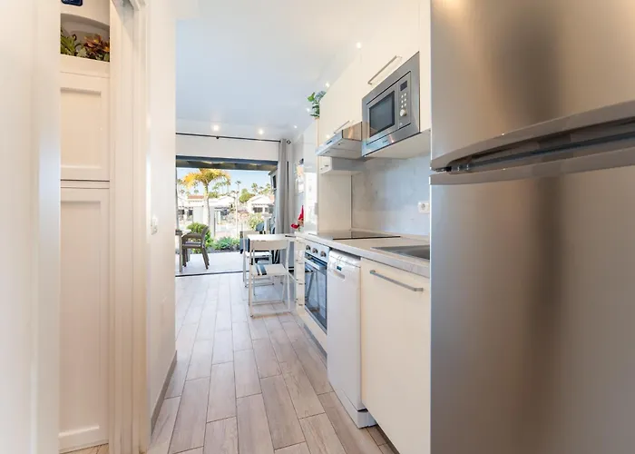 Luxury Poolside Σπίτι διακοπών