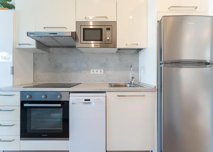 Luxury Poolside Σπίτι διακοπών *