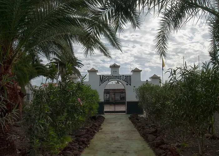 Luxury Poolside Μασπαλόμας